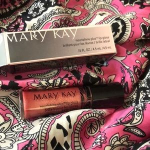 Mary Kay Nourishine plus lip gloss